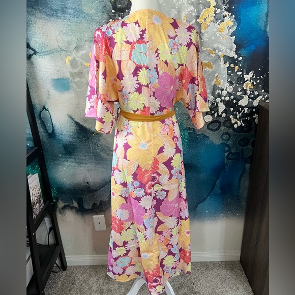 Unique Vintage x Smiley Wrap Dress - Picture 5 of 8